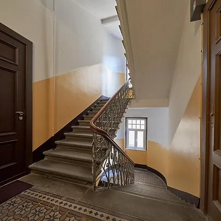 Deco Apartman *